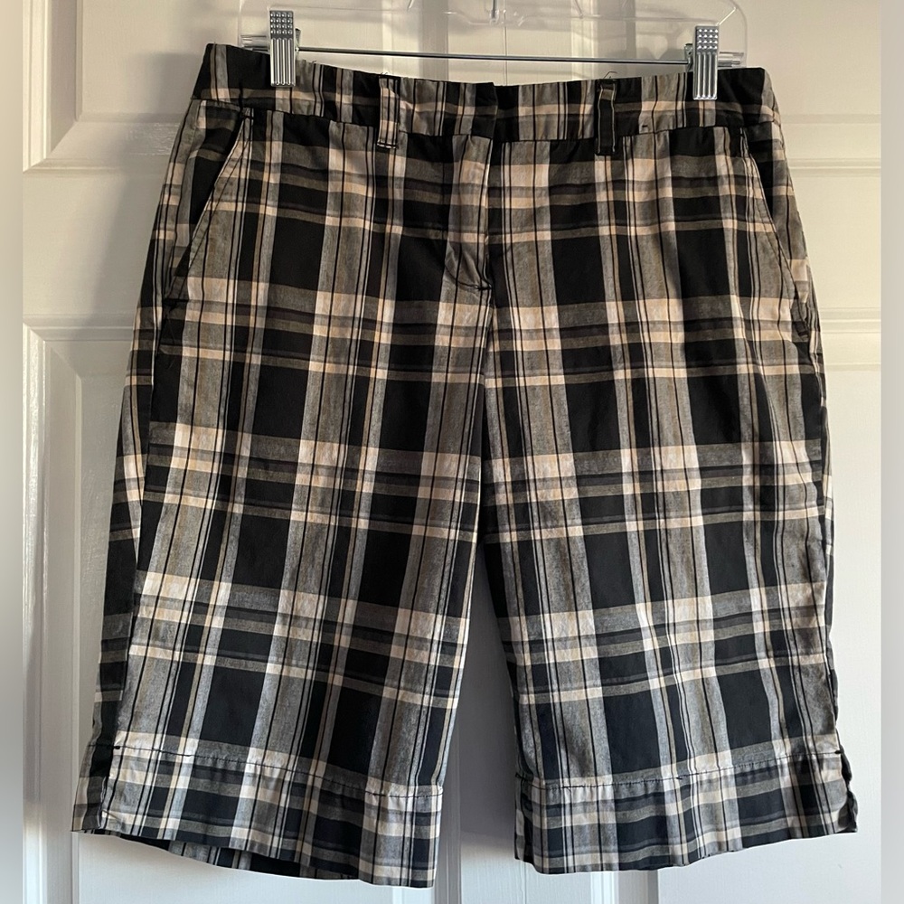 NEW YORK & COMPANY Manhattan Chino City Shorts, plaid, size 8.